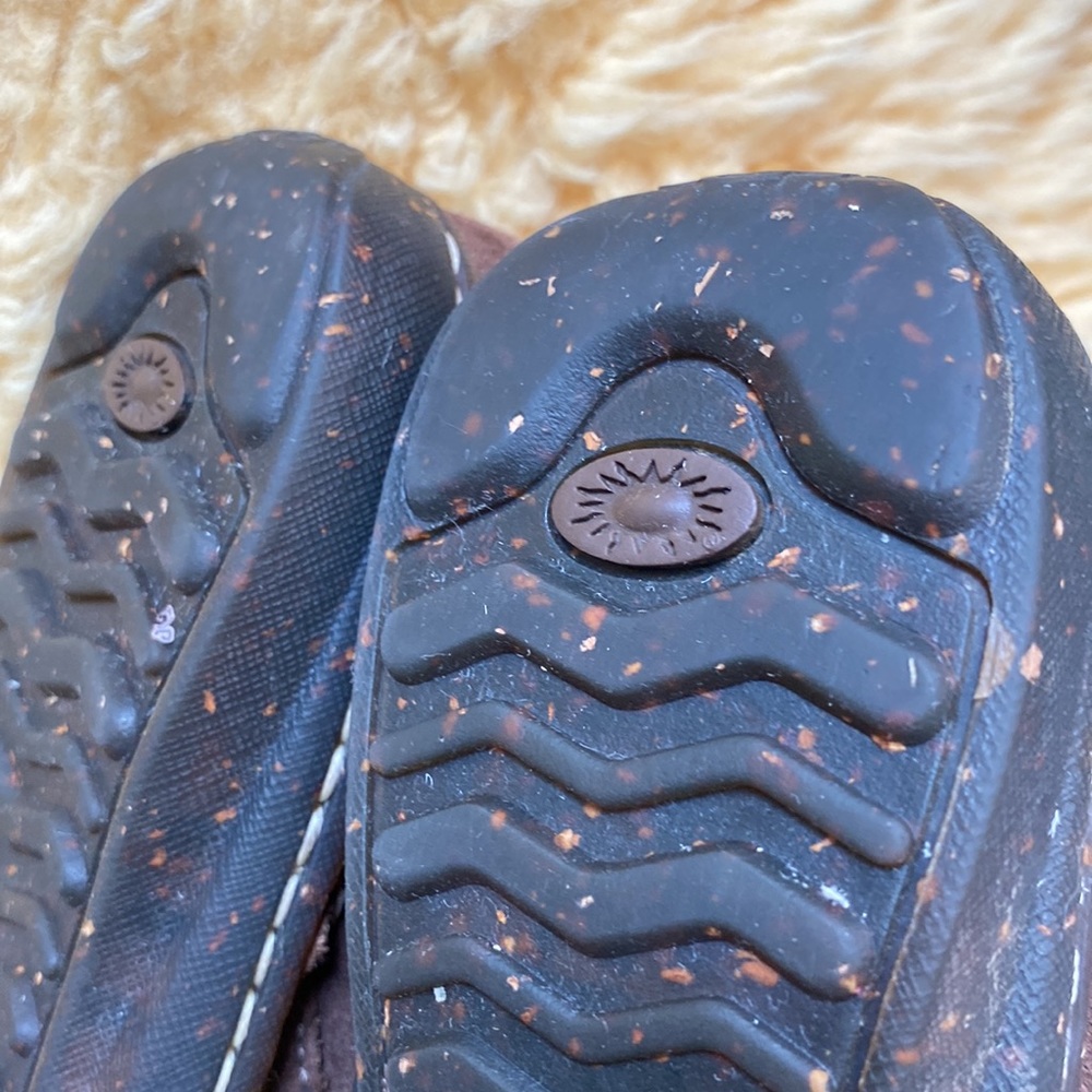 Girls UGGS - Picture 4 of 7